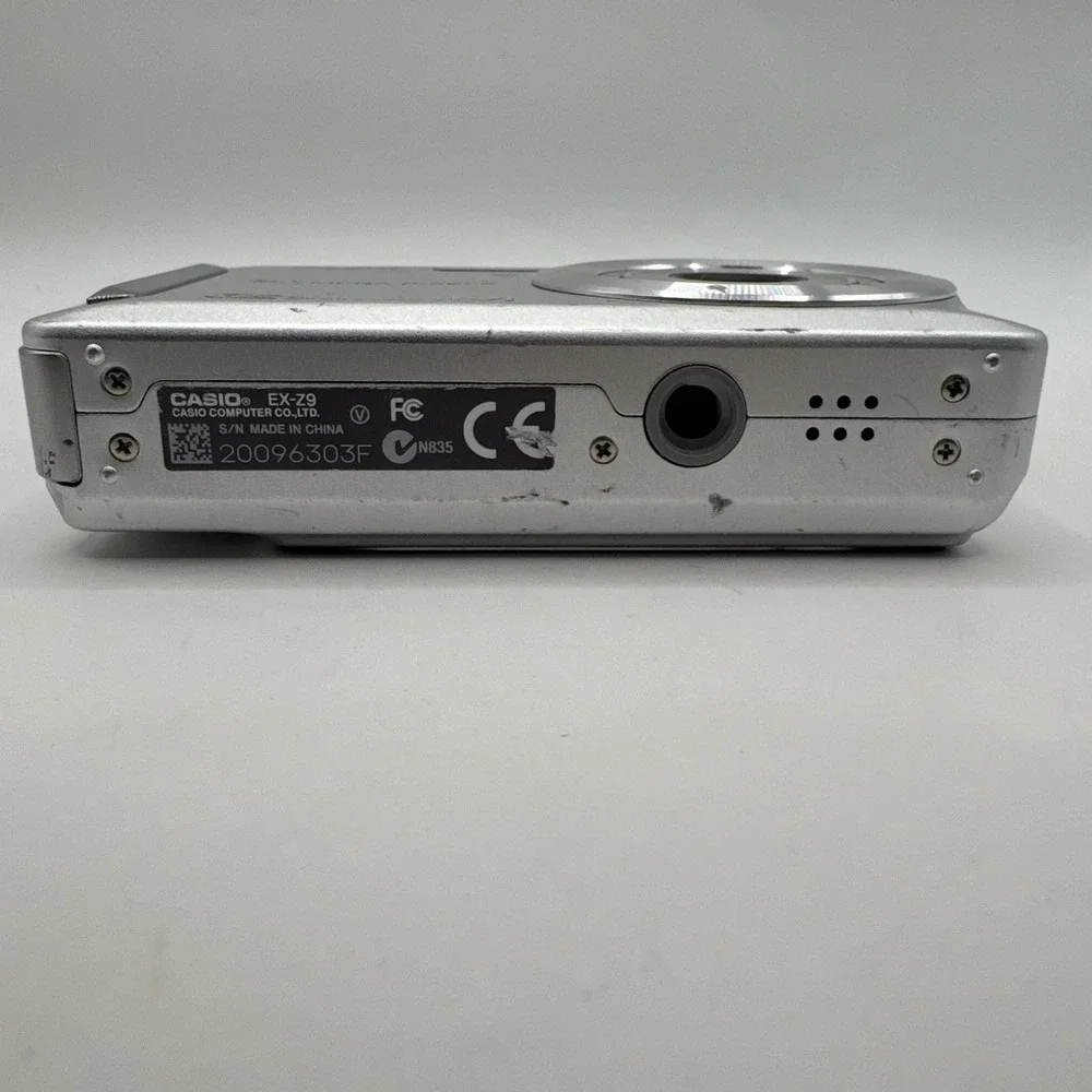 Casio Exilim EX-Z9 Silver 8.1 MP 3x Optical Digital Camera EUC untested